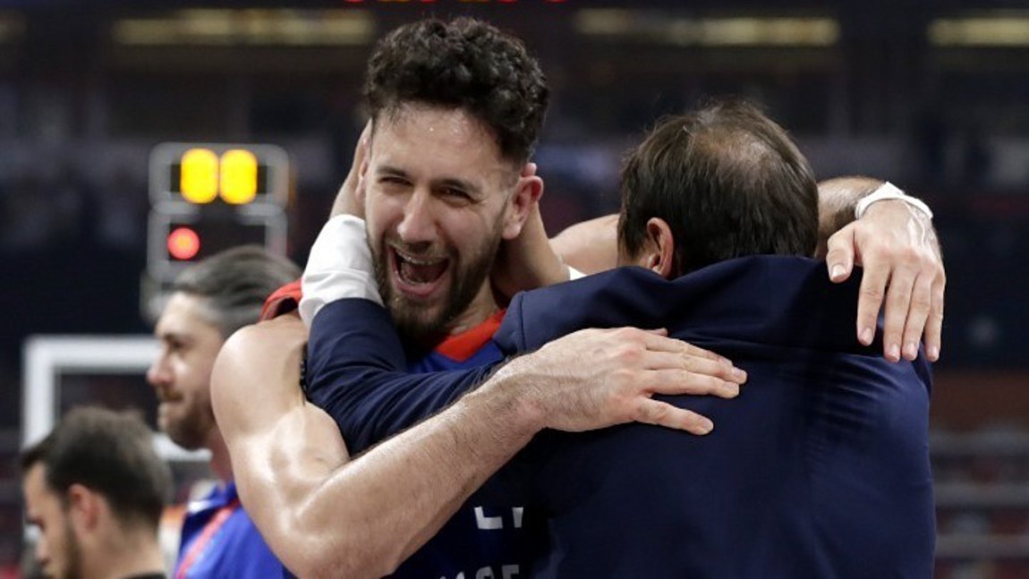 Βασίλιε Μίτσιτς: Παραμένει στην Αναντολού Εφές και τη νέα σεζόν