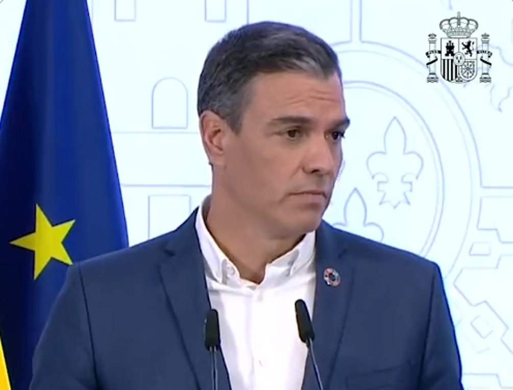 Ο Ισπανός πρωθυπουργός προτρέπει τους εργαζομένους να πετάξουν τις γραβάτες λόγω καύσωνα