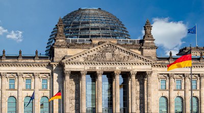 Γερμανία: Drone με τη σημαία της Ρωσίας πάνω από την Bundestag 
