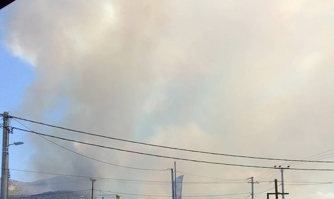 Πυρκαγιά στη Νέα Πέραμο: Αναγκαστική προσθαλάσσωση air tractor – Καλά στην υγεία του το πλήρωμα | ενότητες, κοινωνία