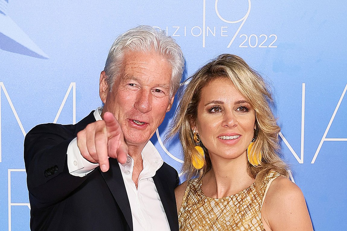 Richard Gere: Συνεπαίρνει η απόλυτη γοητεία του στα 72 του