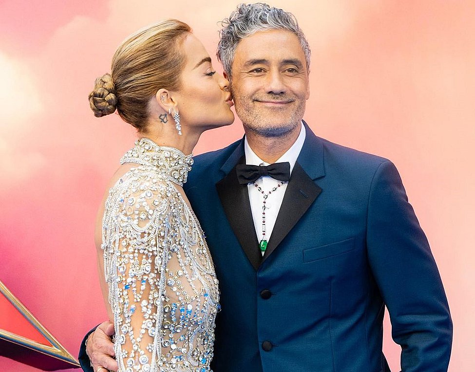 Φουντώνουν οι φήμες – Χρυσή βέρα και στο δάχτυλο της Rita Ora