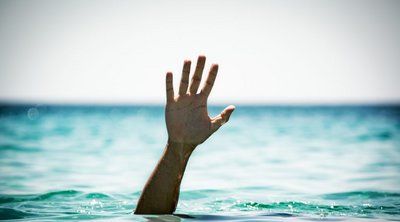 Νεκρός ανασύρθηκε 77χρονος λουόμενος στη θαλάσσια περιοχή μεταξύ Νέας Καλλικράτειας και Νέας Ηράκλειας