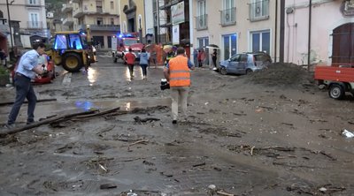 Ιταλία: Ισχυρές βροχοπτώσεις στα νότια, χείμαρροι παρέσυραν αυτοκίνητα - Βίντεο