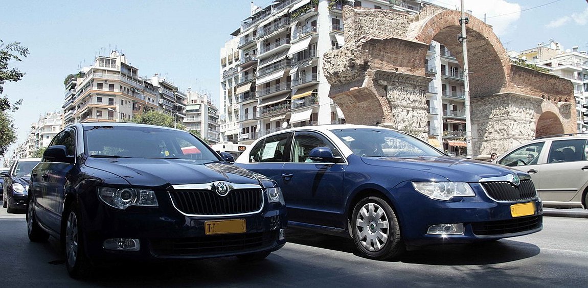 Θεσσαλονίκη: Μετέφερε μετανάστες μέσα στο ταξί – Χειροπέδες σε τέσσερις διακινητές