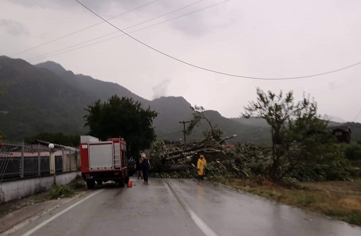 Τρίκαλα: Σοβαρά προβλήματα από την έντονη βροχόπτωση στα ορεινά