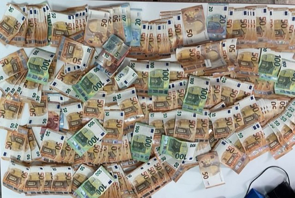 Συνελήφθη ζευγάρι για λαθραία τσιγάρα και ναρκωτικά