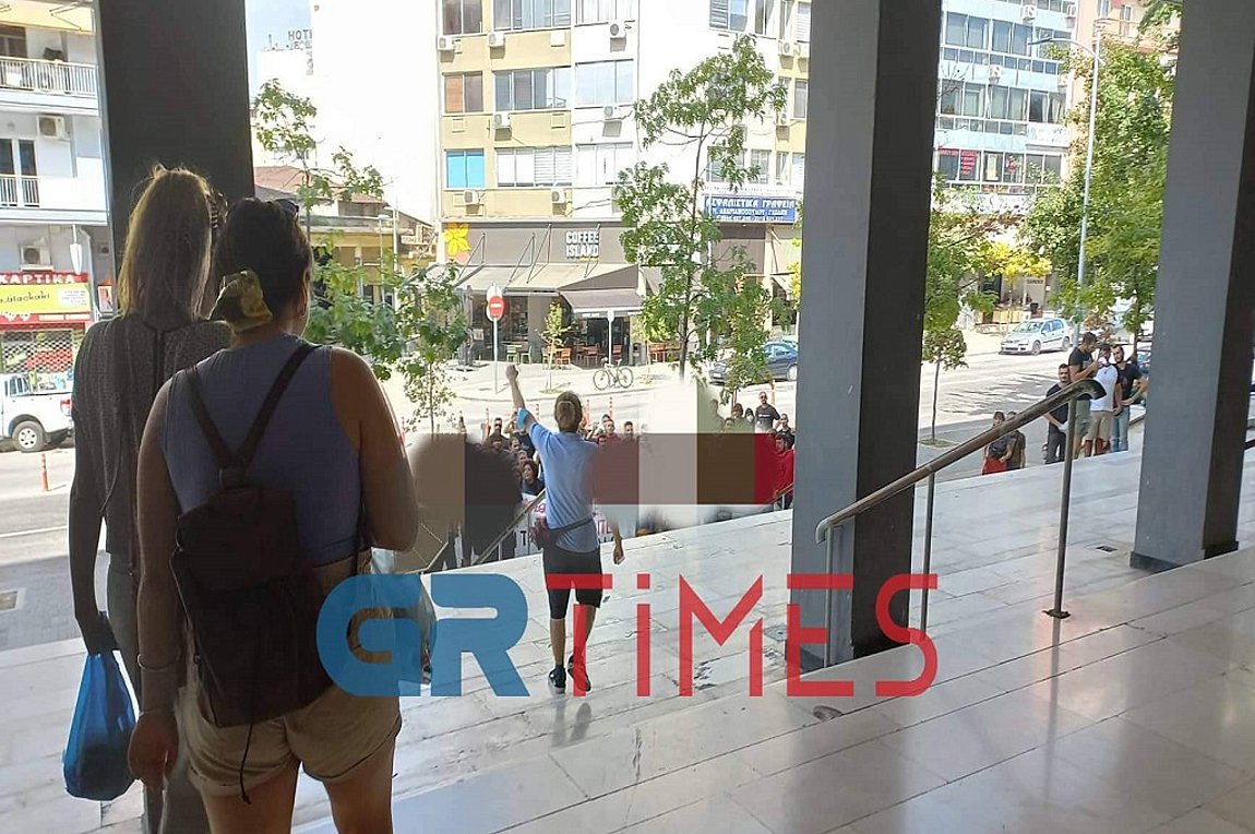 Επεισόδια στο ΑΠΘ: Αναβλήθηκαν οι δίκες για τους τρεις συλληφθέντες – Αφέθηκαν ελεύθεροι