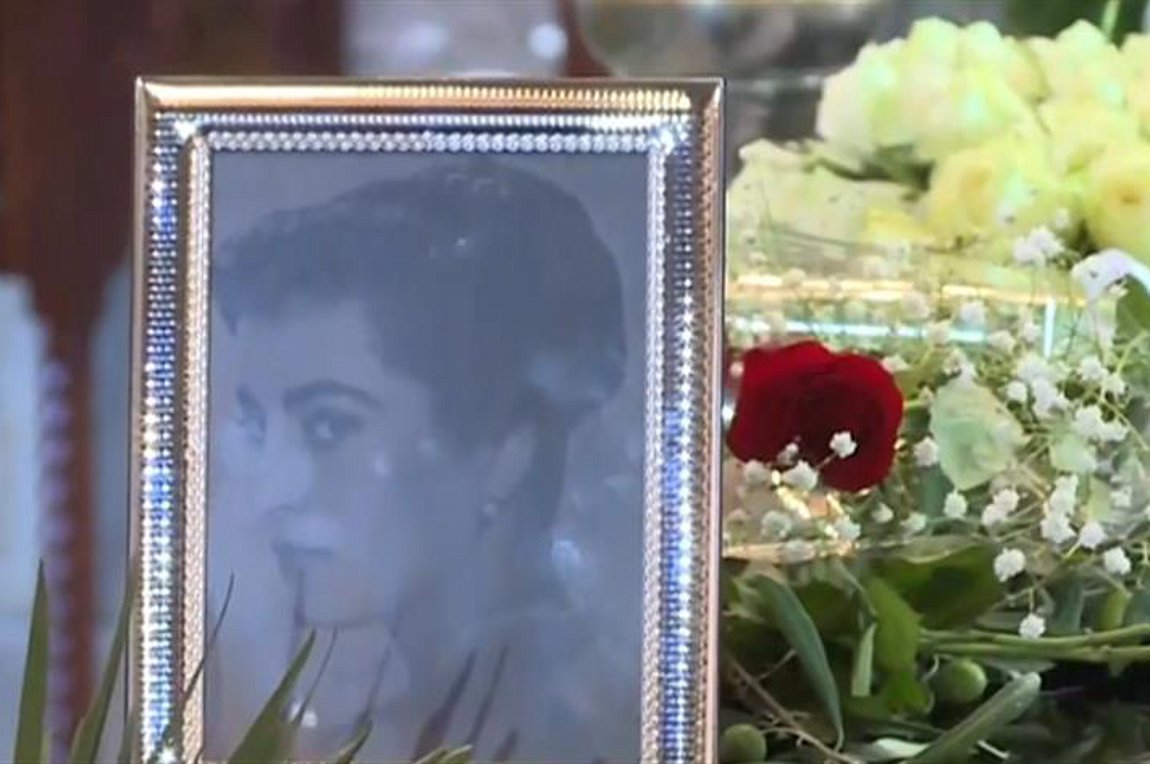 Ειρήνη Παπά: Πλήθος κόσμου στο τελευταίο «αντίο» στη σπουδαία ηθοποιό