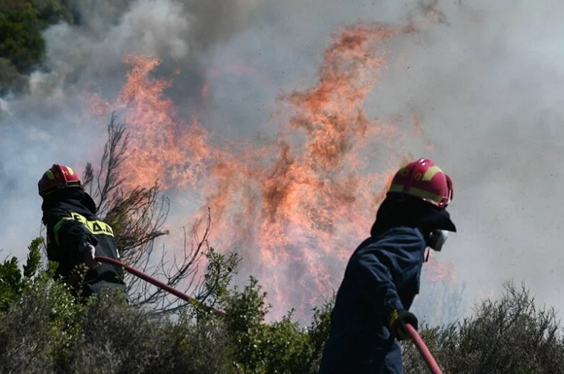 Αχαΐα: Σε εξέλιξη φωτιά στο Μάνεσι Καλαβρύτων