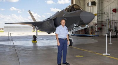 Επίσκεψη του αρχηγού ΓΕΑ στις ΗΠΑ: Ενημερώθηκε για θέματα που αφορούν τα αεροσκάφη F-16 Viper, Block-50 και F-35