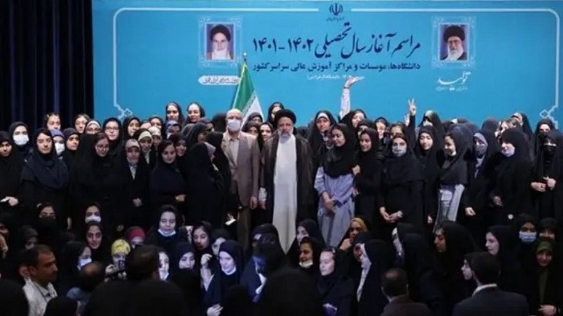 Ιράν: Φοιτήτριες αποδοκίμασαν τον Πρόεδρο Ραϊσί – Συνεχίζονται οι κινητοποιήσεις σε πολλές πόλεις