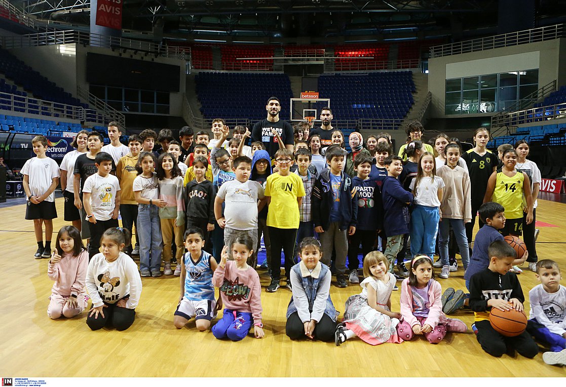 Στο πλευρό των Τούρκων προσφύγων ο άσος του ΝΒΑ Ενές Καντέρ