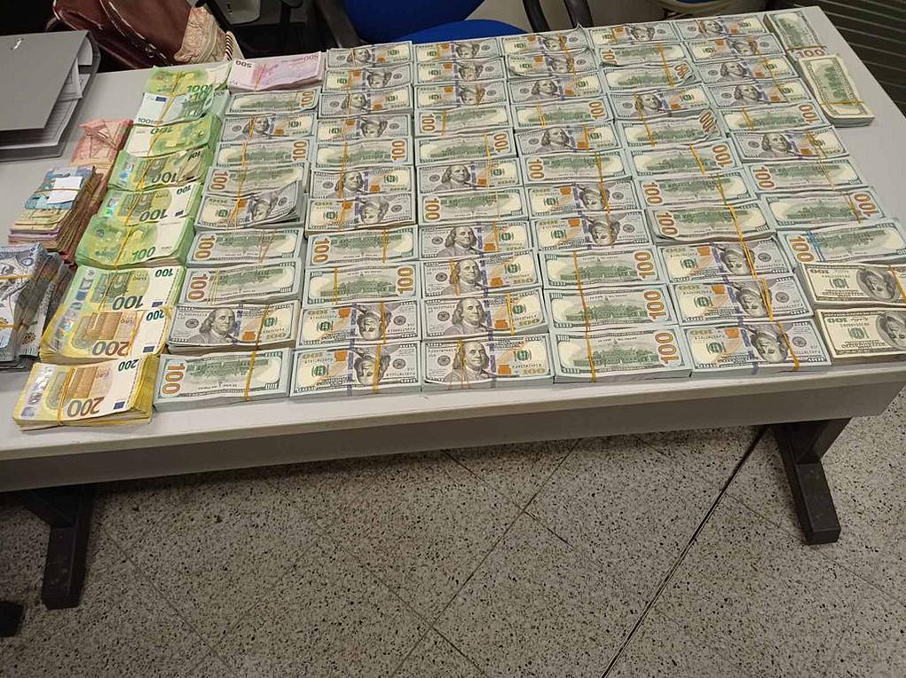 Συνελήφθη στο «Ελευθέριος Βενιζέλος» Αιγύπτιος με 850.000 ευρώ στη βαλίτσα του