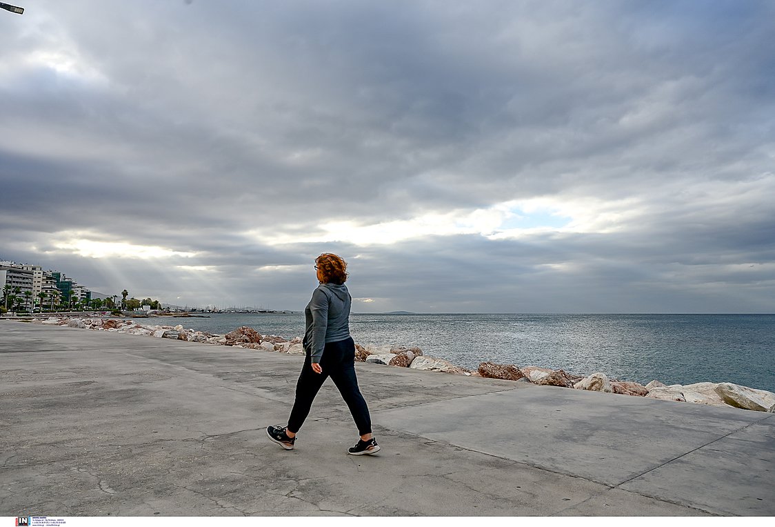 Μικρή πτώση της θερμοκρασίας, πού θα βρέξει – Ο καιρός του τριημέρου