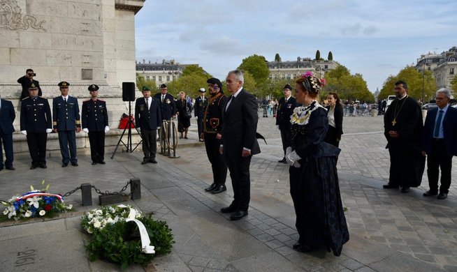 Maximos Charakopoulos de l’Arc de Triomphe à Paris : la France est un allié fort de notre pays |  rubriques, politique