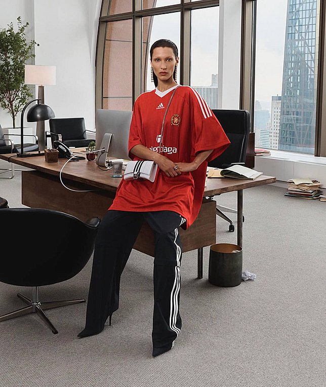 Office Look: Μήπως στο εξής θα φοράμε μόνο αθλητικά στο γραφείο;