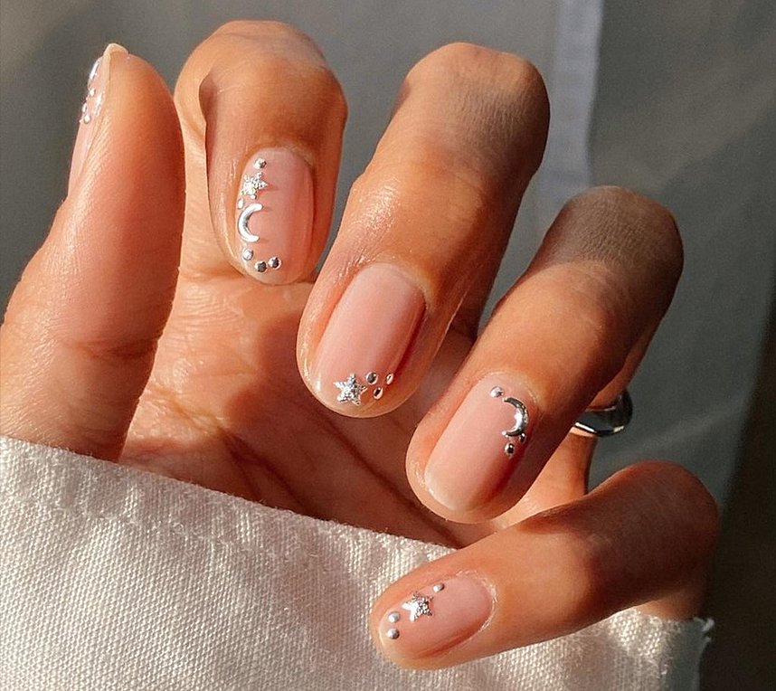 Midnights Nails: Η Taylor Swift εφηύρε τη νέα τάση στο μανικιούρ