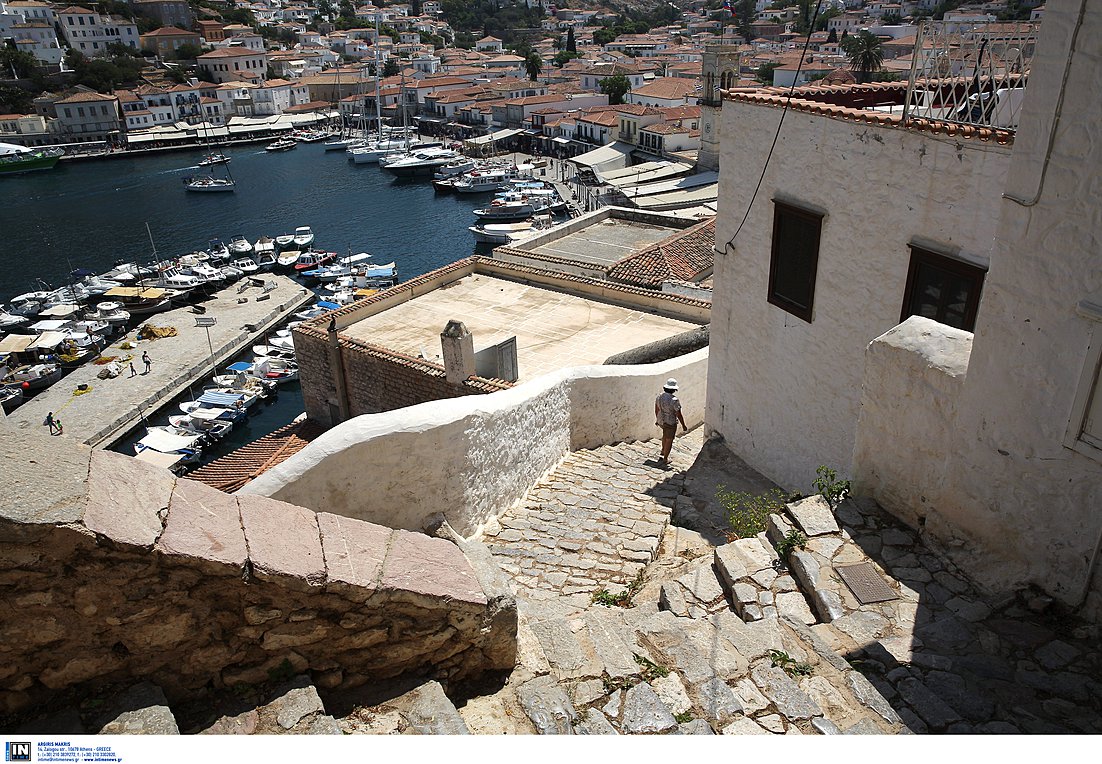 Διάρρηξη σε κοσμηματοπωλείο της Ύδρας με λεία κοσμήματα και χρήματα