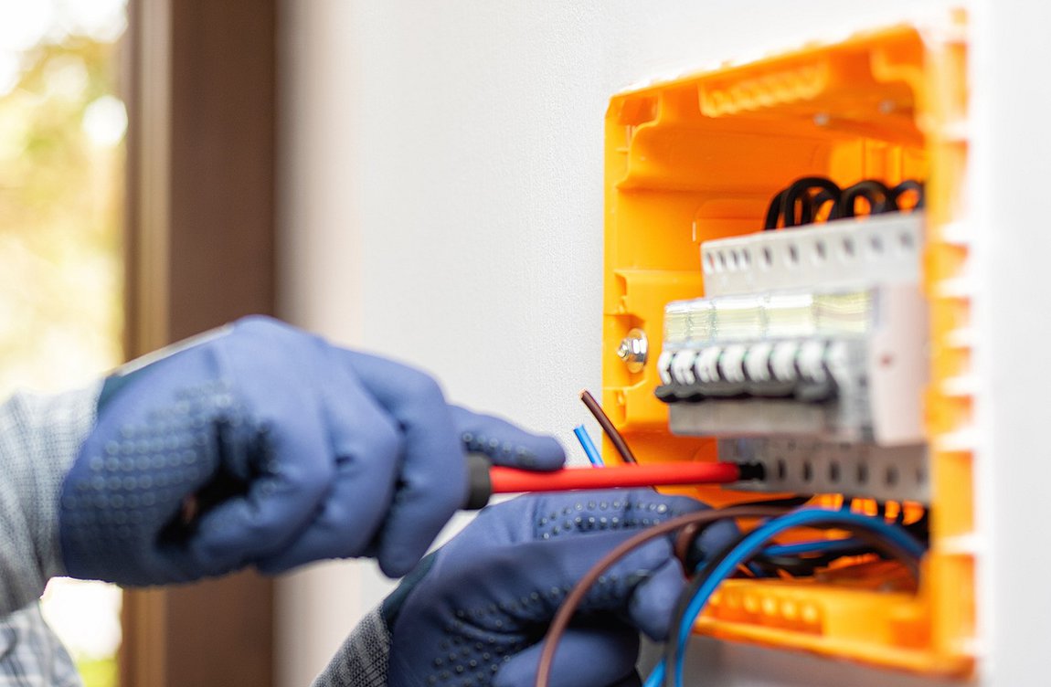 Στο gov.gr η Υπεύθυνη Δήλωση Εγκαταστάτη για ηλεκτρολόγους και επαγγελματικά σωματεία