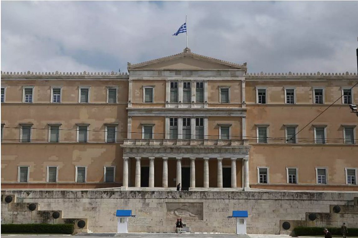 Βουλή: 14χρονος μαθητής προσπάθησε να μπει με μαχαίρι και συνελήφθη