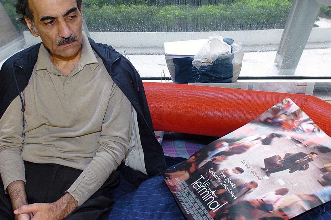 Πέθανε ο Ιρανός που ενέπνευσε την ταινία «The Terminal» – Στο αεροδρόμιο όπου πέρασε 18 χρόνια της ζωής του