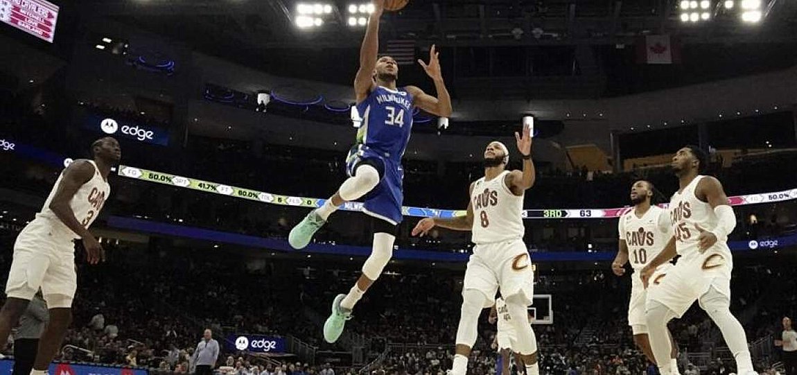 ΝΒΑ: Γιάννης και Λόπεζ έφεραν την ανατροπή για τους Μπακς – ΒΙΝΤΕΟ