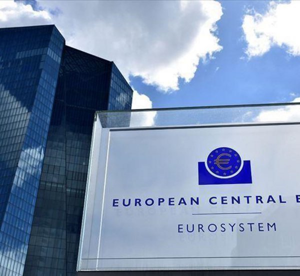 Στάση αναμονής ενόψει της αυριανής απόφασης της ΕΚΤ για την άνοδο των επιτοκίων