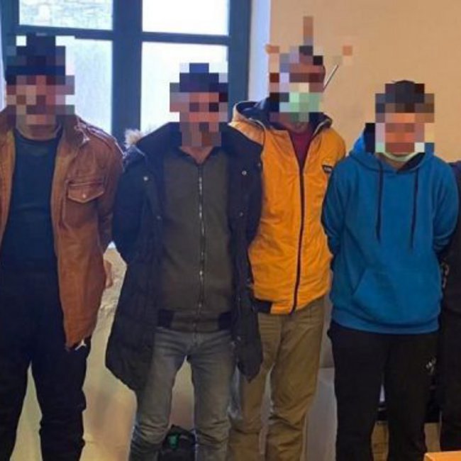 Χανιά: Αυτοί είναι οι επτά διακινητές που συνελήφθησαν στην Παλαιόχωρα
