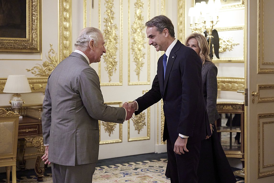 Σε θερμό κλίμα η συνάντηση Μητσοτάκη-βασιλιά Καρόλου στο Γουίνδσορ