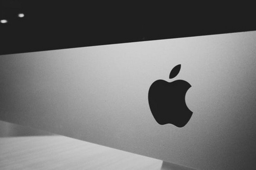 Έλον Μασκ: Η Apple απειλεί να αποκλείσει το Twitter από το ηλεκτρονικό κατάστημα εφαρμογών της