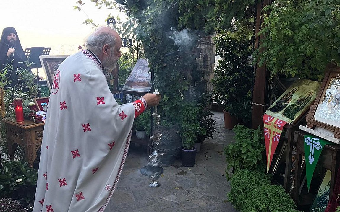 Άγιοι Ισίδωροι Λυκαβηττού: Η Ιερά Σύνοδος απομάκρυνε τον παπά Δημήτρη