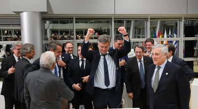 Ισπανία-EUMED9: Ο Κροάτης πρωθυπουργός πανηγύρισε τη νίκη της εθνικής Κροατίας επί της Βραζιλίας στο Μουντιάλ