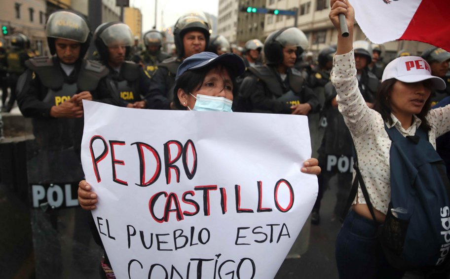 Περού: Πρόθυμη να συζητήσει για πρόωρες εκλογές δηλώνει η νέα πρόεδρος Μπολουάρτε μετά την καθαίρεση του Πέδρο Καστίγιο 
