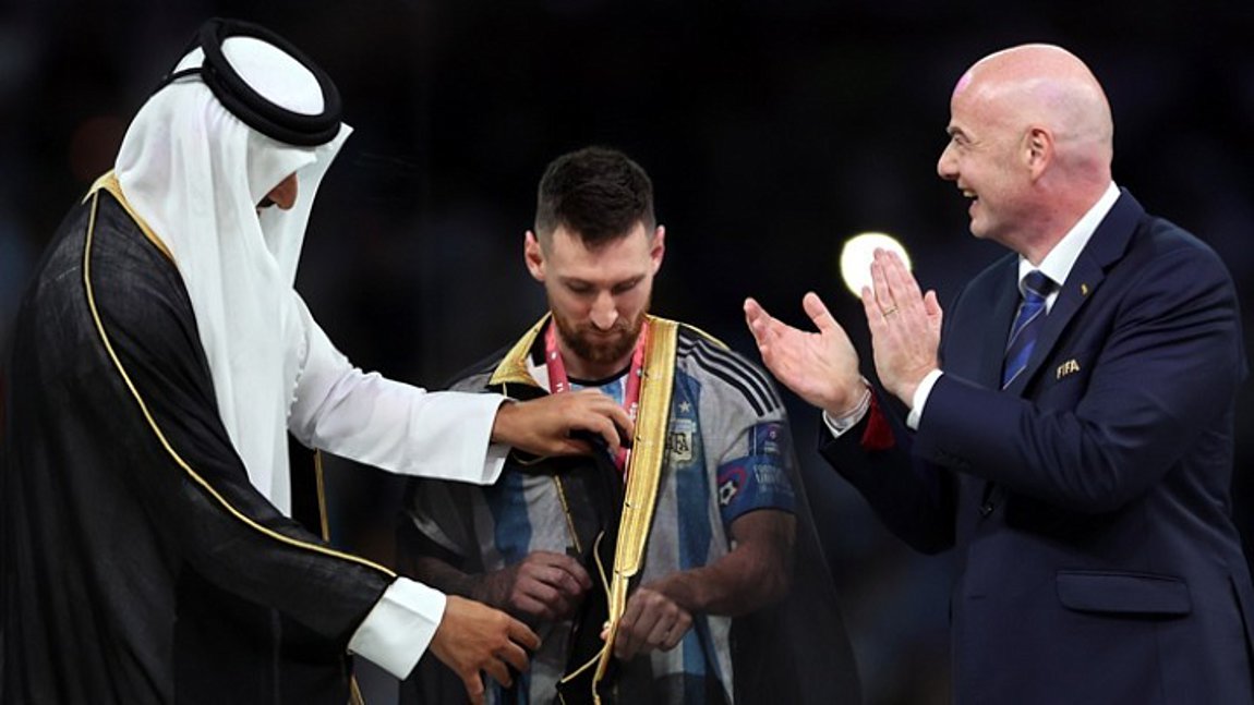 Μουντιάλ 2022: Η ξεχωριστή ενδυμασία του Μέσι όταν σήκωσε το τρόπαιο