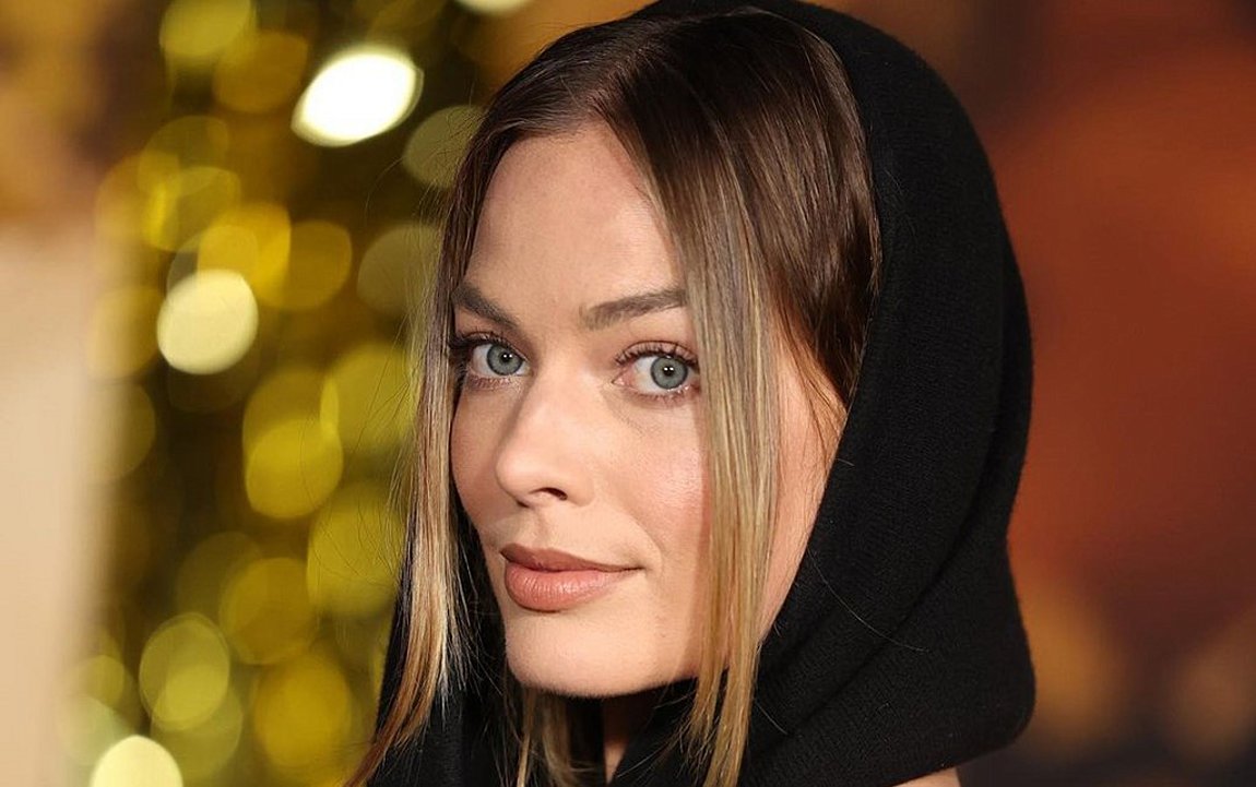 Η Margot Robbie εμφανίστηκε με το πιο minimal και chic μανικιούρ