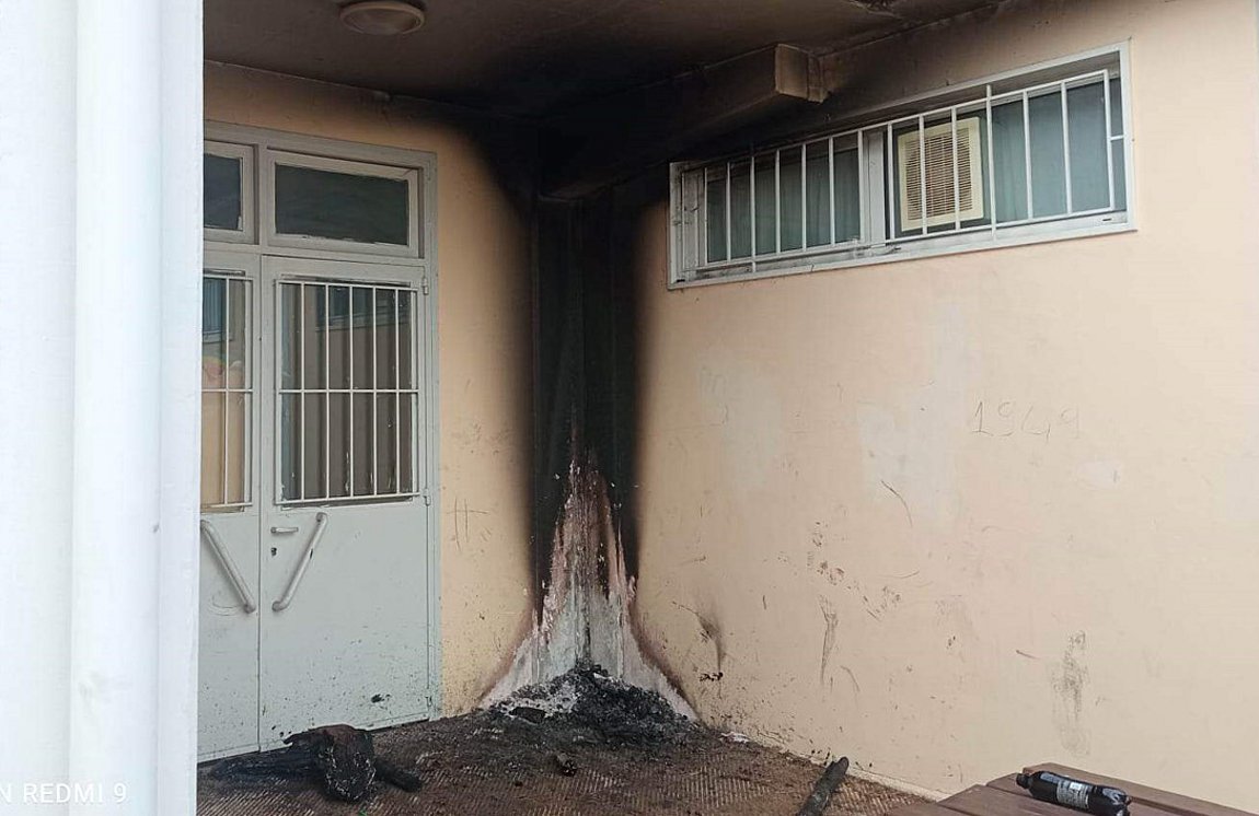 Θεσσαλονίκη: Άγνωστοι βανδάλισαν και έβαλαν φωτιά σε νηπιαγωγείο