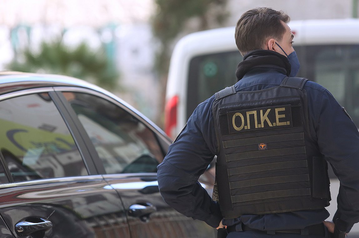 Γλυκά Νερά: Παραδόθηκαν δύο άνδρες για τους πυροβολισμούς έξω από το βενζινάδικο