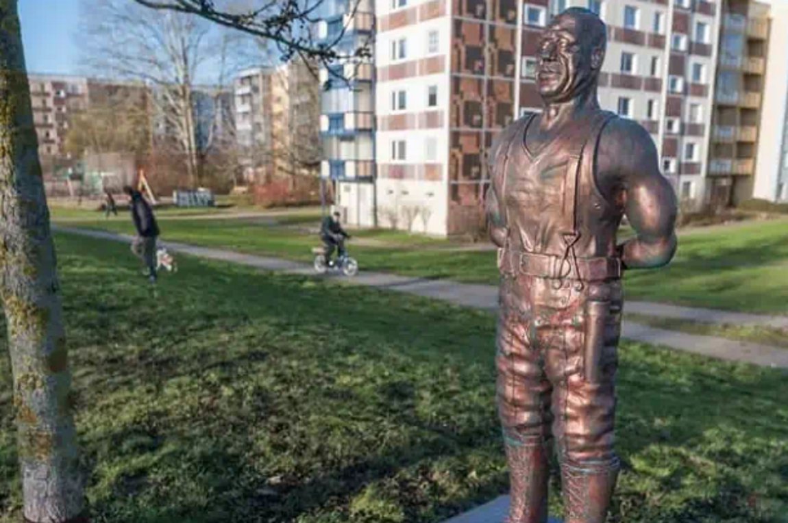 Έκλεψαν άγαλμα του Τιλ Λίντεμαν των Rammstein στη Γερμανία