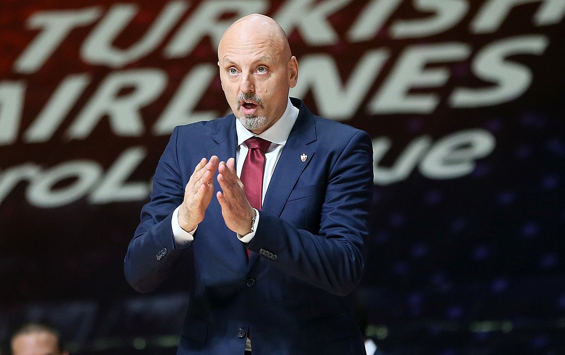 Ομπράντοβιτς: «Εκθαμβωτική ομάδα ο Ολυμπιακός»