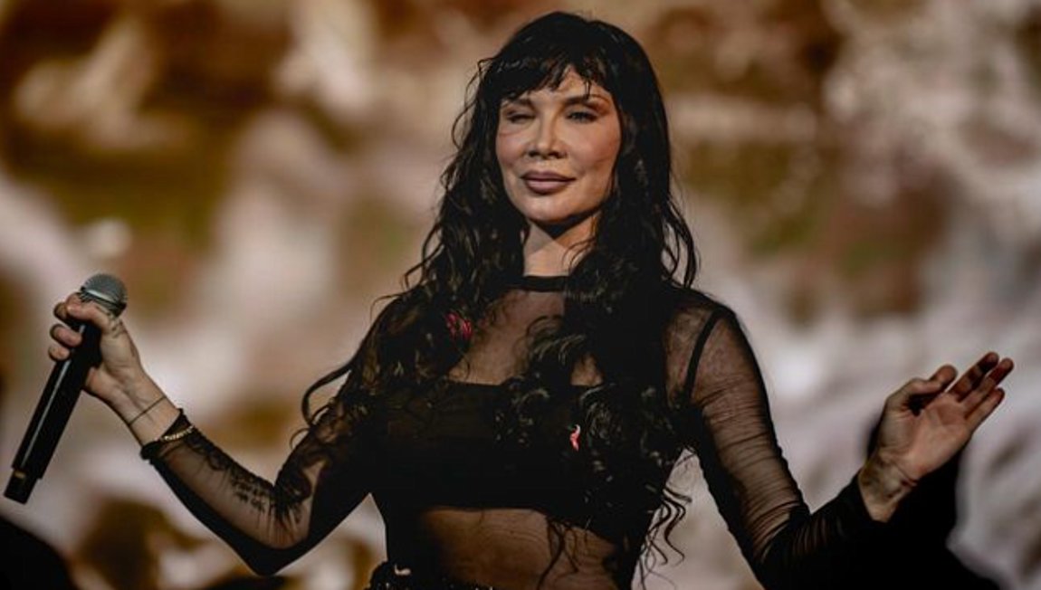 Πάολα: Η απάντησή της για το τσιγάρο πάνω στη σκηνή – Βίντεο