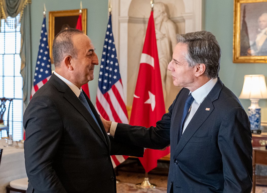 Σέρμπος στον Realfm 97,8: Η αποτίμηση της συνάντησης Τσαβούσογλου και Μπλίνκεν