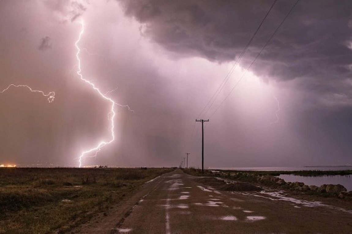 Ο καιρός την Κυριακή: Πού θα εκδηλωθούν βροχές και καταιγίδες