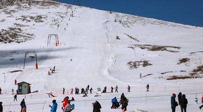 «Βούλιαξαν» τα χιονοδρομικά κέντρα -  Ενθουσιασμένοι οι επισκέπτες αλλά και οι επαγγελματίες