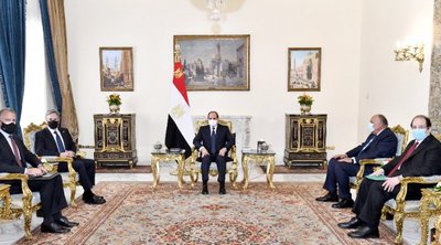 Ο Μπλίνκεν συναντάται με τον Αιγύπτιο πρόεδρο στον πρώτο σταθμό περιοδείας του στη Μ. Ανατολή