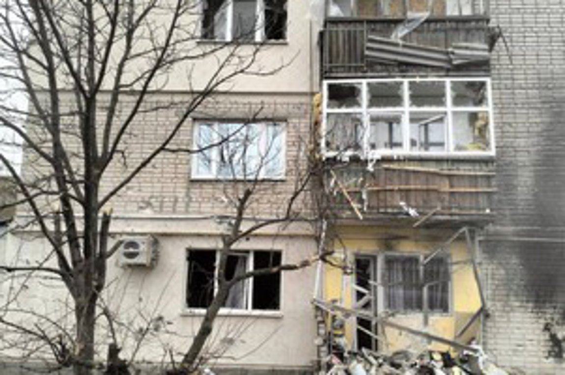 Ρωσικός πύραυλος έπληξε κτίριο κατοικιών στο Χάρκοβο