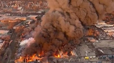 ΗΠΑ: Μεγάλη πυρκαγιά σε εργοστάσιο επίπλων στο Σικάγο 