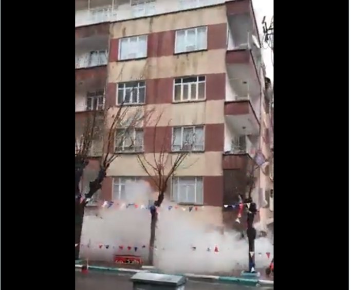 Βίντεο σοκ από τη στιγμή του τρομακτικού σεισμού στην Τουρκία - Κτίρια καταρρέουν σαν χάρτινα