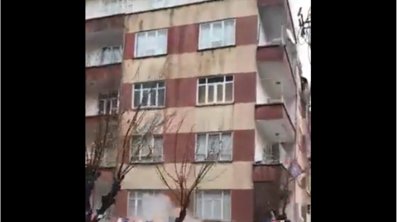 Βίντεο σοκ από τη στιγμή του τρομακτικού σεισμού στην Τουρκία - Κτίρια καταρρέουν σαν χάρτινα 