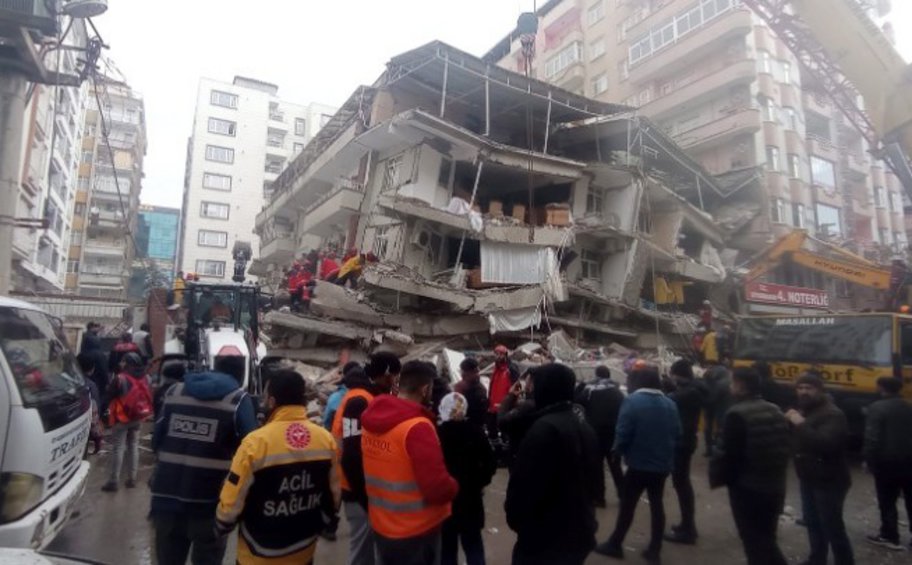 Γερμανία: Ο Σολτς εκφράζει τη θλίψη του για τα θύματα του σεισμού στην Τουρκία και υπόσχεται αποστολή βοήθειας